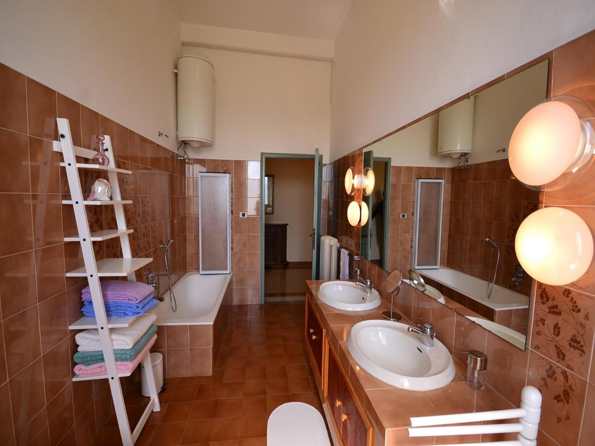 Lovely Holiday Home In Montefiridolfi With Hill View Exterior photo