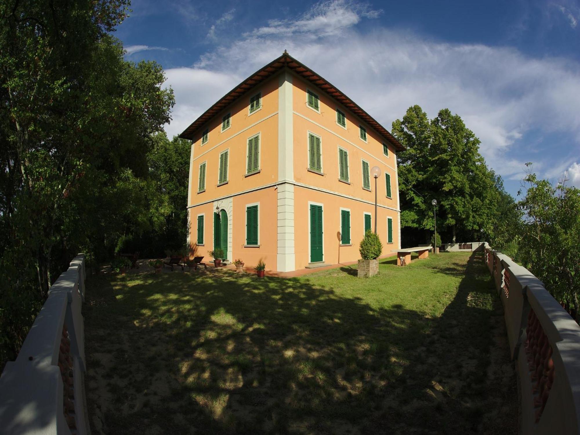 Lovely Holiday Home In Montefiridolfi With Hill View Exterior photo