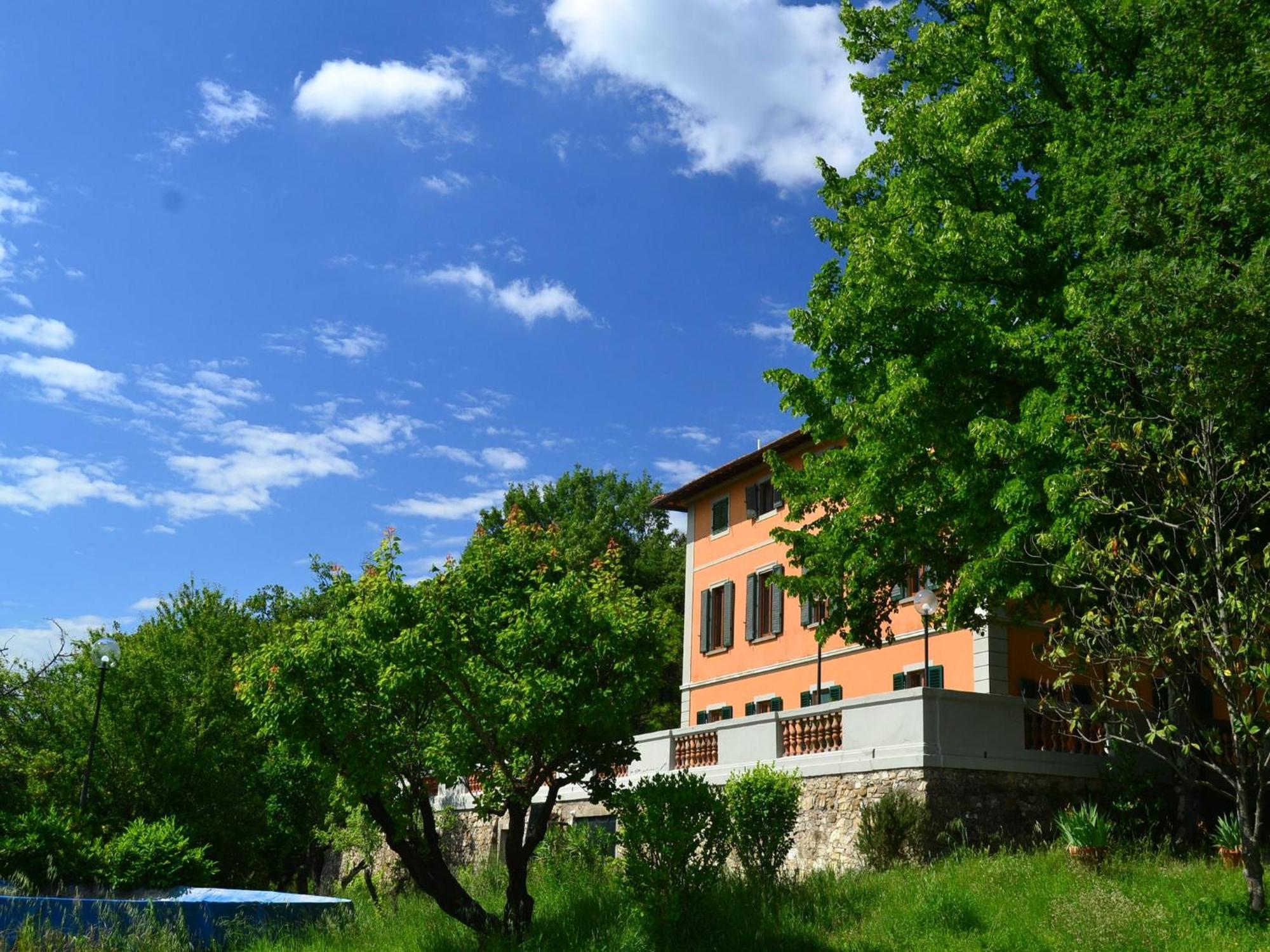 Lovely Holiday Home In Montefiridolfi With Hill View Exterior photo