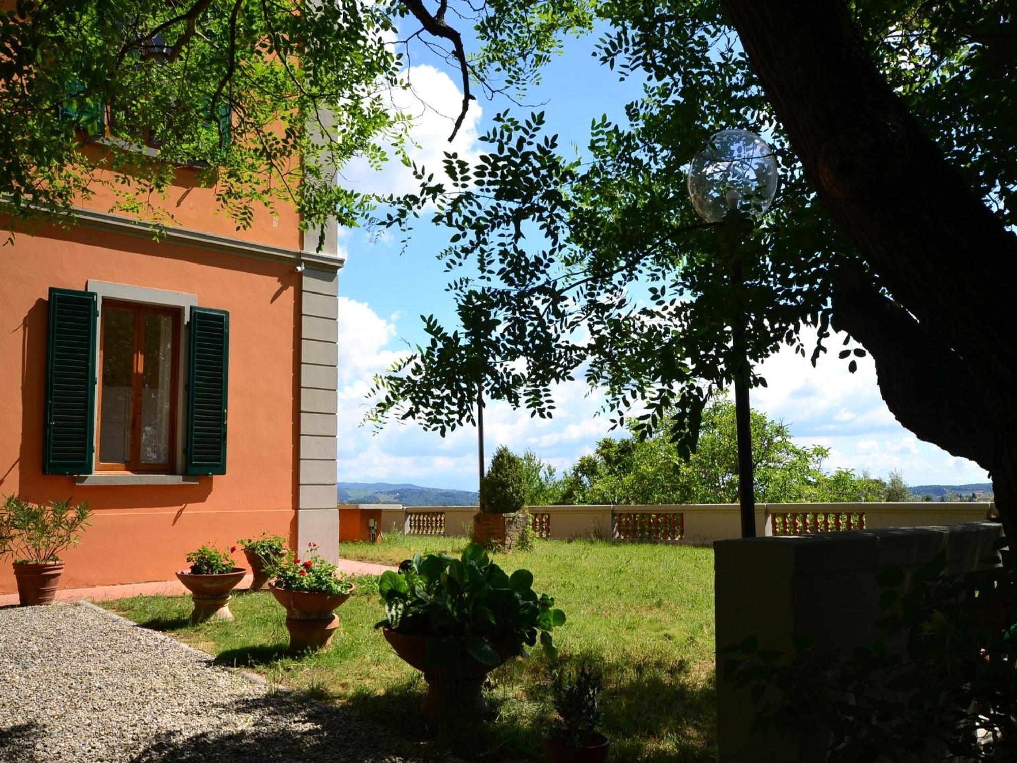 Lovely Holiday Home In Montefiridolfi With Hill View Exterior photo